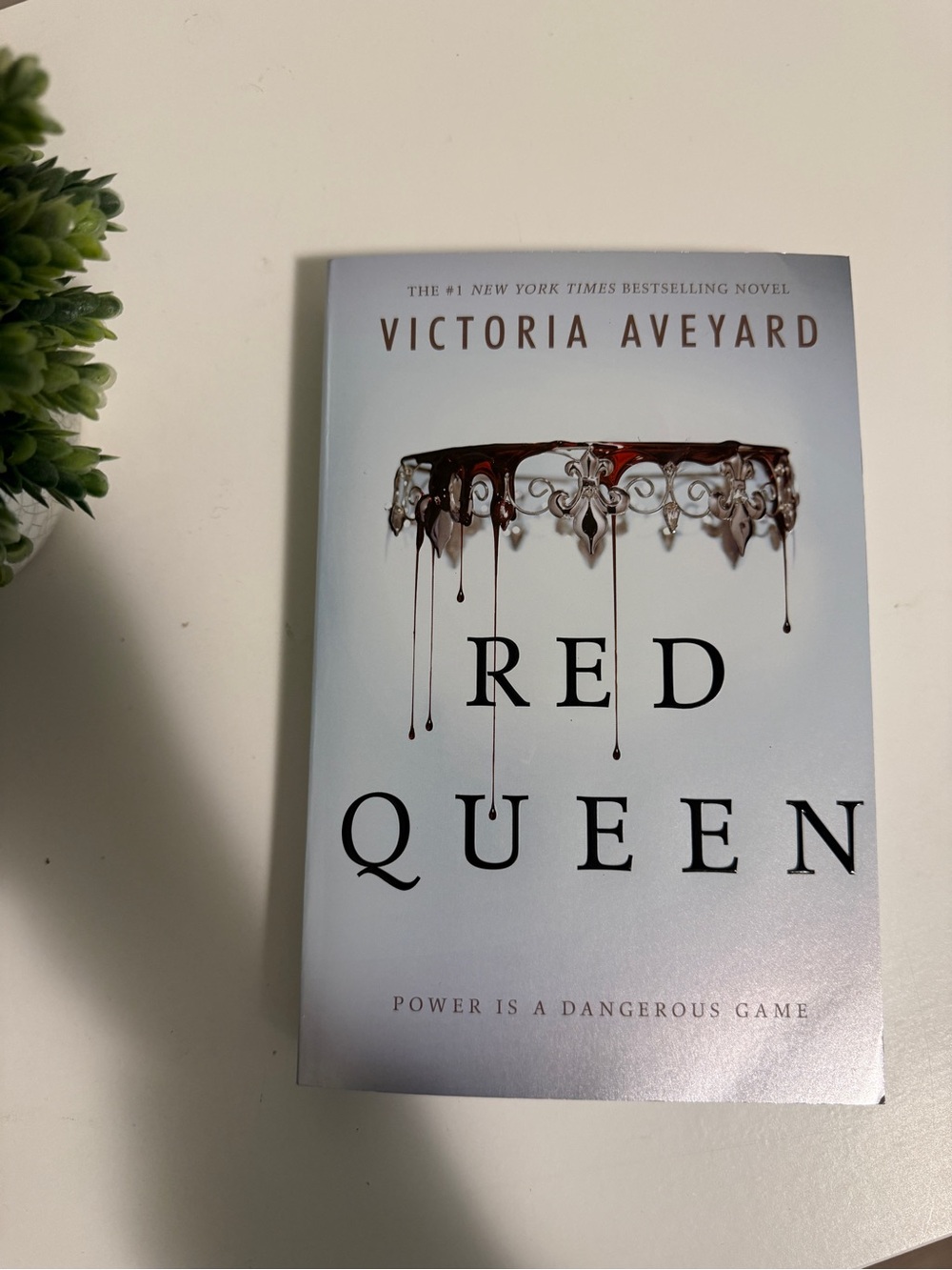 Red Queen by Victoria Aveyard - Sprayed Edges
